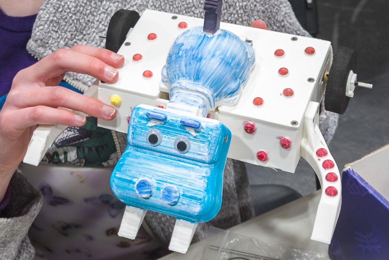 Hippo themed lifter combat robot